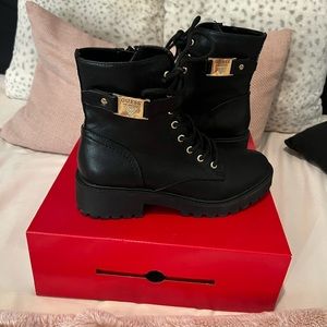 Guess Woman’s combat boots